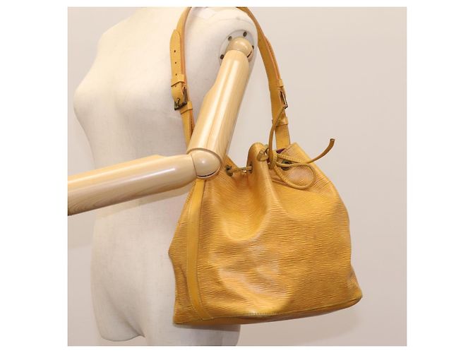 LOUIS VUITTON Epi Petit Noe Borsa a Spalla Gialla M44109 LV Auth 104159 Giallo - vista 24