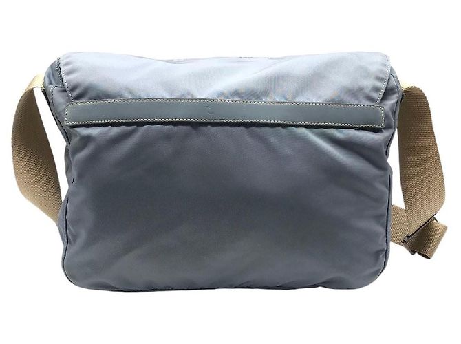 Borsa a tracolla incrociata Prada Sport in nylon blu chiaro con tracolla in pelle e logo - vista 2