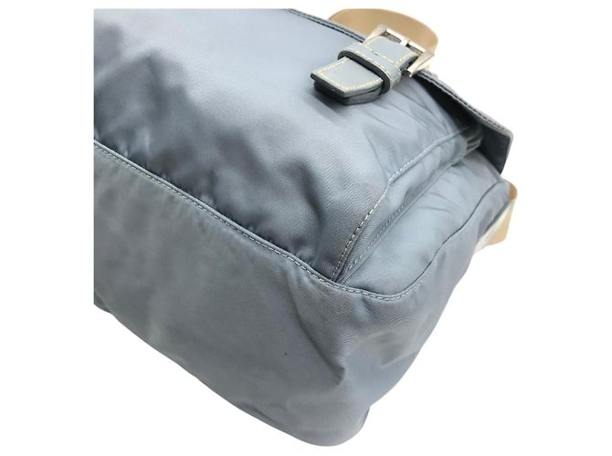 Borsa a tracolla incrociata Prada Sport in nylon blu chiaro con tracolla in pelle e logo - vista 4