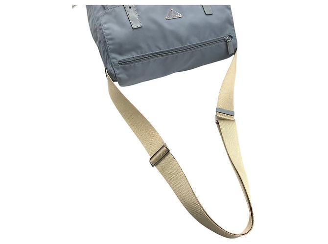 Borsa a tracolla incrociata Prada Sport in nylon blu chiaro con tracolla in pelle e logo - vista 6