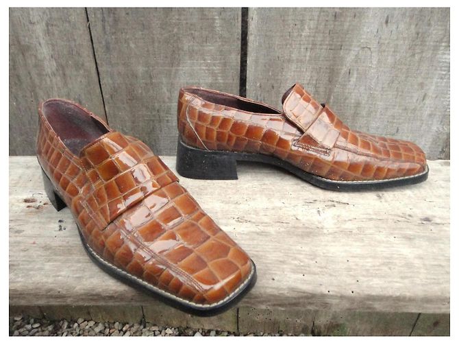 Autre Marque Mocasines Impertinente de charol marrón claro efecto cocodrilo - vista 3
