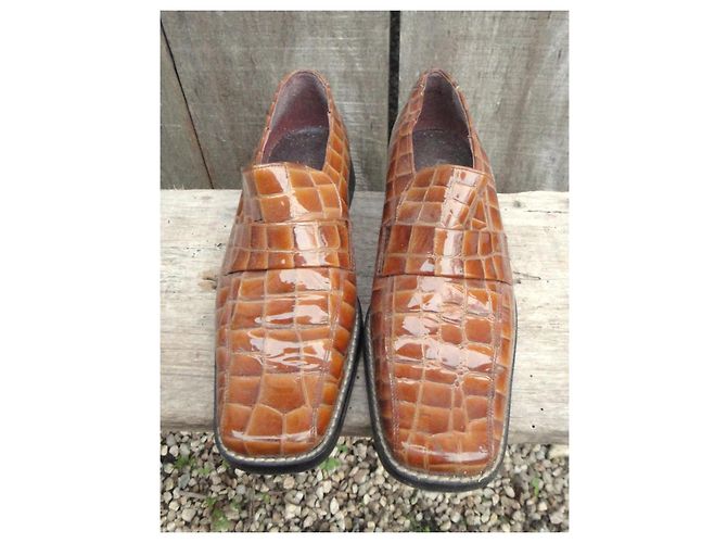Autre Marque Mocasines Impertinente de charol marrón claro efecto cocodrilo - vista 4