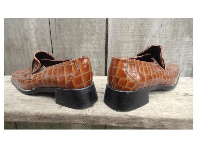 Autre Marque Mocasines Impertinente de charol marrón claro efecto cocodrilo - vista 5