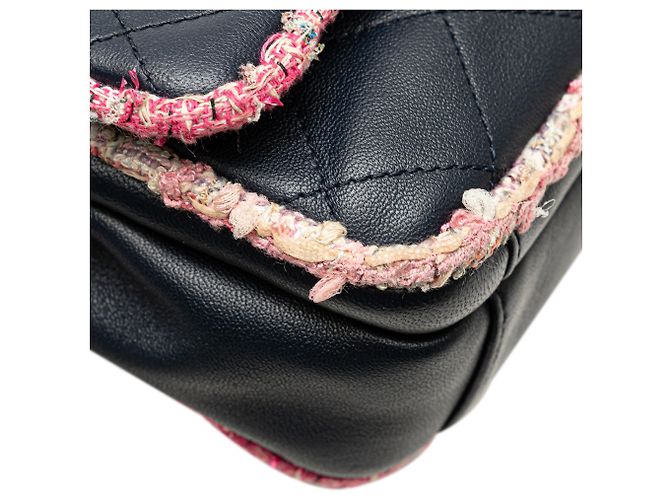 Chanel Blu Trapuntato in Agnello e Tweed con Rifinitura Elegante a Patta Blu navy - vista 12