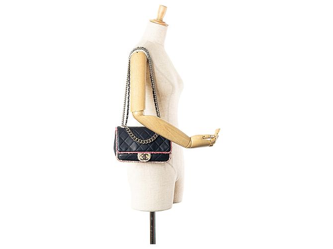 Chanel Blu Trapuntato in Agnello e Tweed con Rifinitura Elegante a Patta Blu navy - vista 15