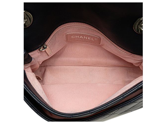 Chanel Blu Trapuntato in Agnello e Tweed con Rifinitura Elegante a Patta Blu navy - vista 4