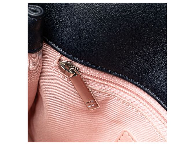 Chanel Blu Trapuntato in Agnello e Tweed con Rifinitura Elegante a Patta Blu navy - vista 7