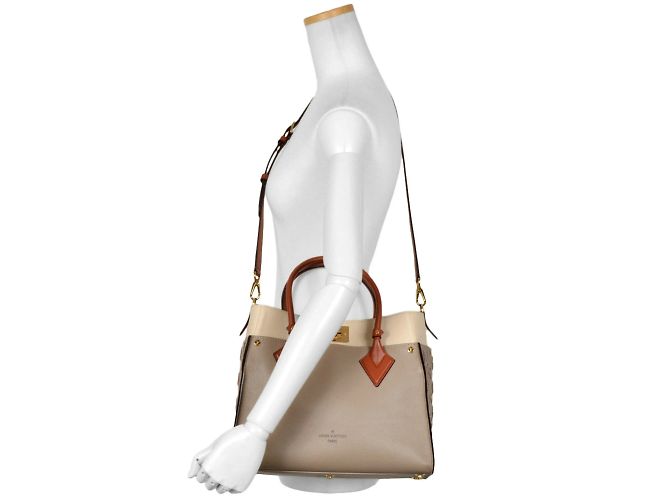 Borsa Louis Vuitton On My Side MM Beige - vista 10