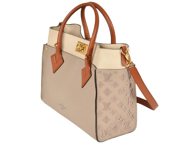 Borsa Louis Vuitton On My Side MM Beige - vista 2