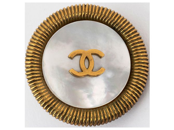 Orecchini a clip a forma di conchiglia rotonda Chanel Coco D'oro - vista 2