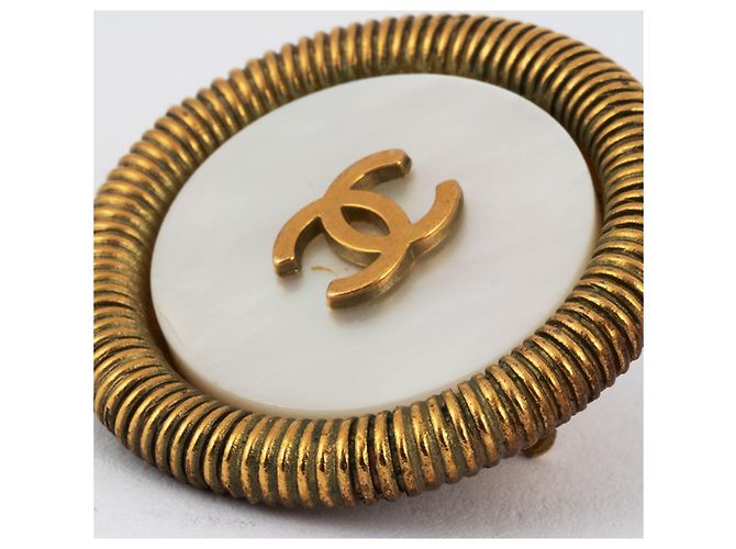 Orecchini a clip a forma di conchiglia rotonda Chanel Coco D'oro - vista 9