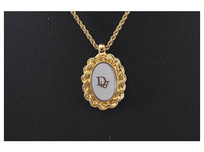 Christian Dior ton or - vue 3