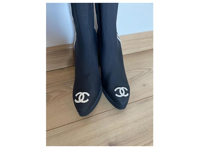 Stivali alti Chanel in seta blu navy e bianco - vista 8