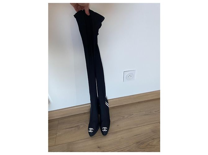 Stivali alti Chanel in seta blu navy e bianco - vista 9
