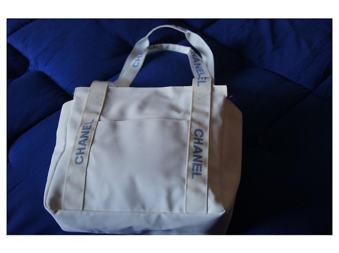 Borsa a mano Chanel in nylon Eggshell Bianco sporco - vista 10