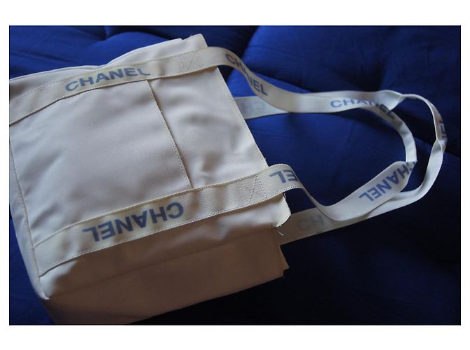 Borsa a mano Chanel in nylon Eggshell Bianco sporco - vista 11