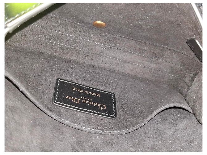 Dior Nova Bolsa Bobby Mini em Couro de Bezerro Preto - vista 16