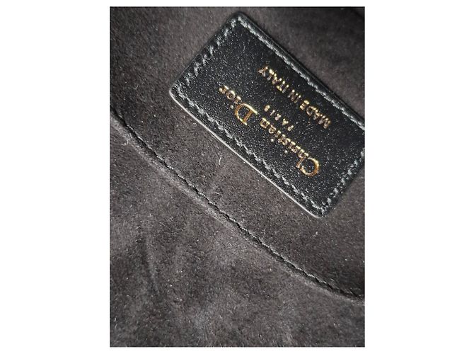 Dior Nova Bolsa Bobby Mini em Couro de Bezerro Preto - vista 17