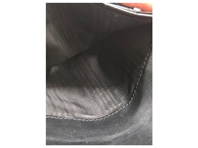 Dior Nova Bolsa Bobby Mini em Couro de Bezerro Preto - vista 18