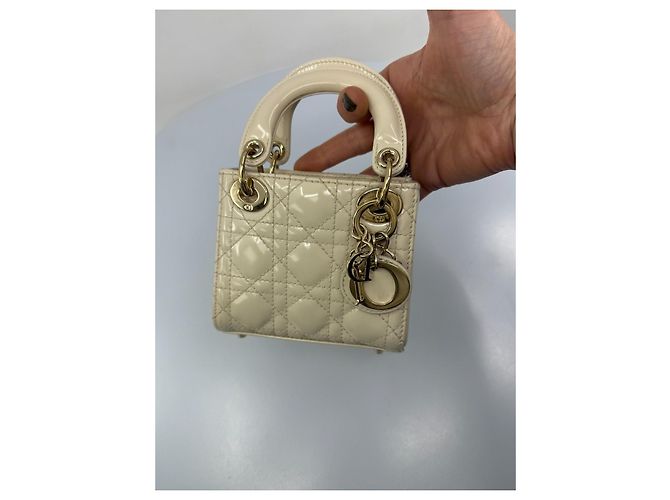 Micro Lady Dior en Charol Beige - Christian Dior Crema - vista 8