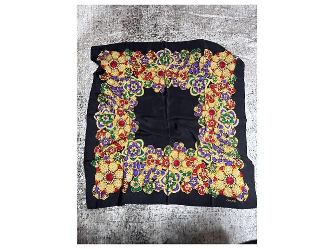 Foulard in seta Chanel Nero Multicolore Gold hardware - vista 2