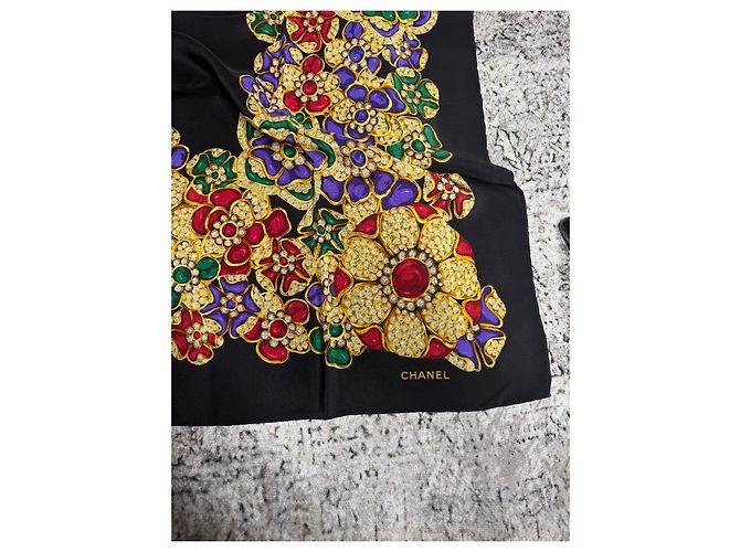 Foulard in seta Chanel Nero Multicolore Gold hardware - vista 3