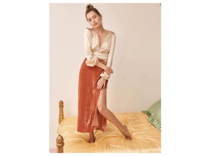 Falda Baylee Reformation de seda coral - vista 10