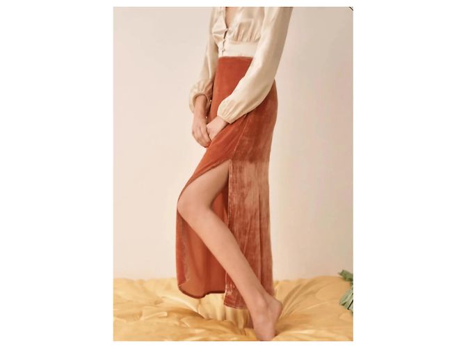 Falda Baylee Reformation de seda coral - vista 11