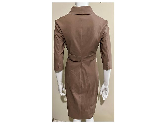 Joseph Ribkoff Atemberaubendes, eng anliegendes Kleid in sanftem Braun Kamel - view 4