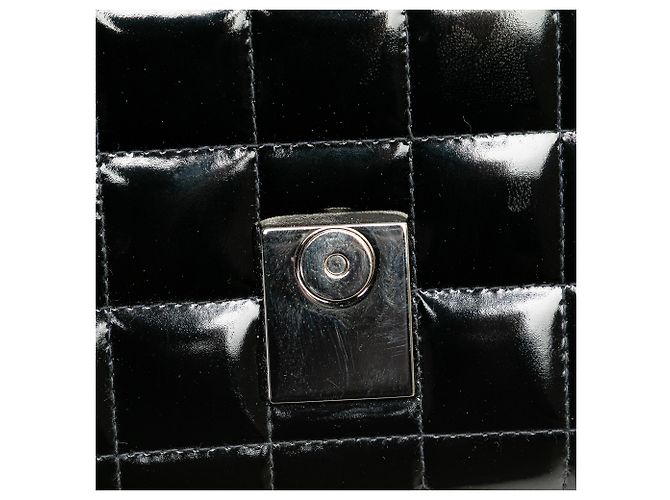 Clutch in catena in vernice nera CC cioccolato di Chanel Nero - vista 13