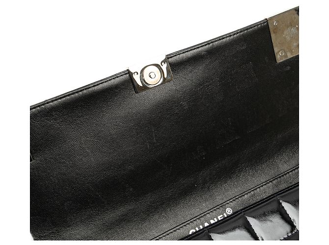 Clutch in catena in vernice nera CC cioccolato di Chanel Nero - vista 14