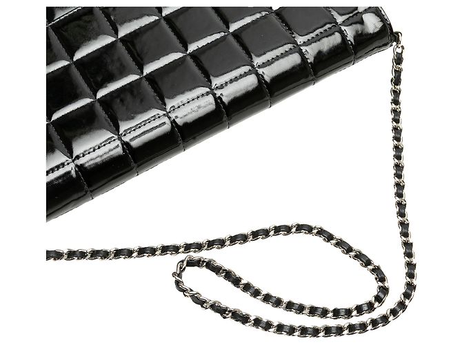 Clutch in catena in vernice nera CC cioccolato di Chanel Nero - vista 16