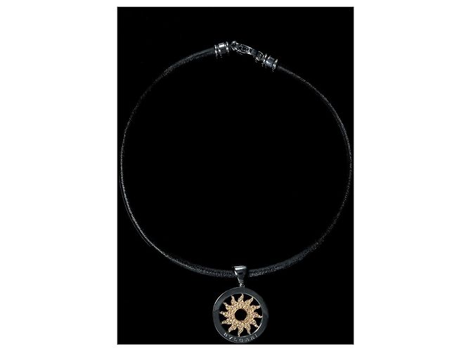 Collana Choker Bulgari Tondo Sun in Pelle e Oro Giallo 18K - vista 6