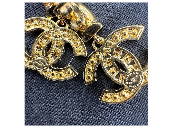 Pendientes colgantes CC vintage adornados con strass de Chanel Gold hardware - vista 11