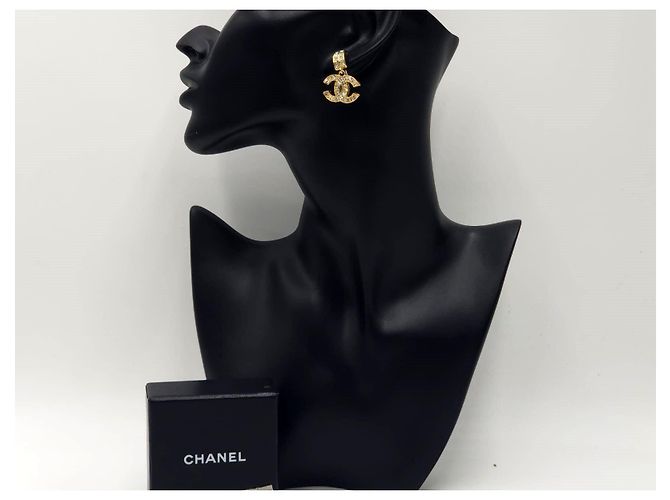 Pendientes colgantes CC vintage adornados con strass de Chanel Gold hardware - vista 12