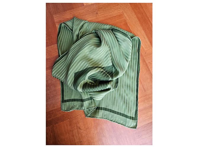 Pañuelo de seda Givenchy Verde Oliva - vista 4