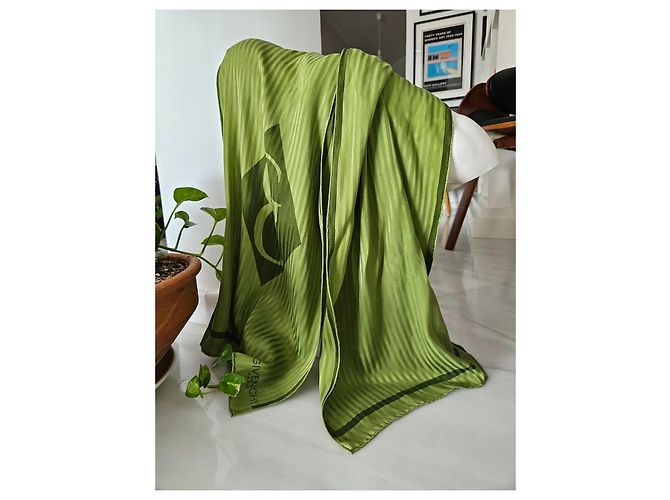 Pañuelo de seda Givenchy Verde Oliva - vista 5