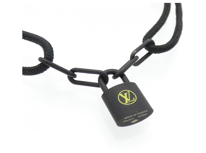 Bracciale charm nero Louis Vuitton Lockit Virgil Abloh - vista 2