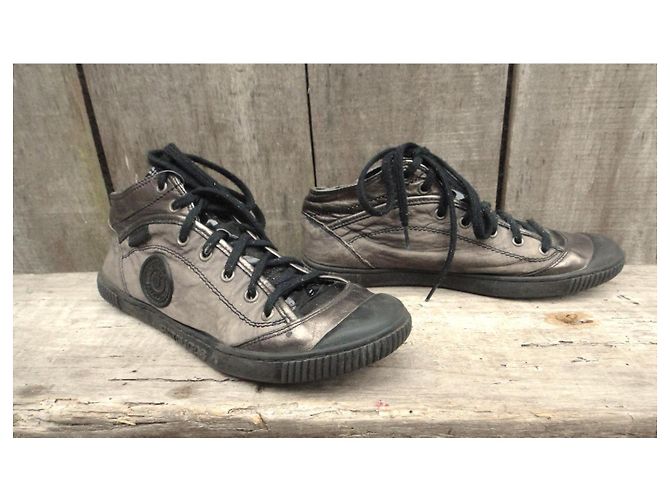 Pataugas Sneaker aus Leder Grau - Ansicht 2
