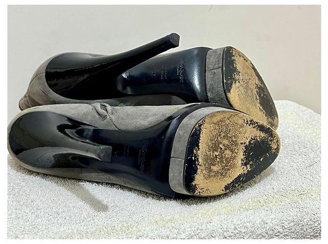 Yves Saint Laurent Stivali in suede nero e grigio morbido YSL - vista 5