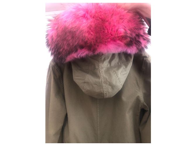 Parka de algodón Mr & Mrs Italy verde con borde de piel de mapache rosa - vista 13