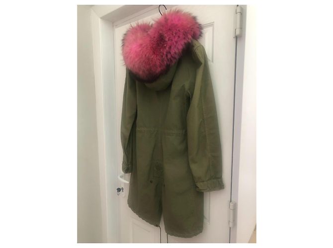 Parka de algodón Mr & Mrs Italy verde con borde de piel de mapache rosa - vista 5