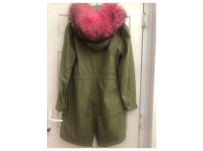 Parka de algodón Mr & Mrs Italy verde con borde de piel de mapache rosa - vista 9