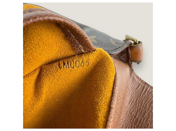 Louis Vuitton Musette Tango tracolla lunga vintage Marrone - vista 15