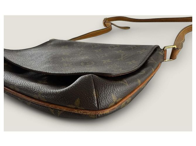 Louis Vuitton Musette Tango tracolla lunga vintage Marrone - vista 17