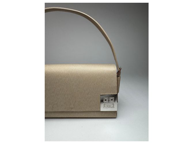 Vintage Givenchy 4G Baguette Tasche Beige - Ansicht 14