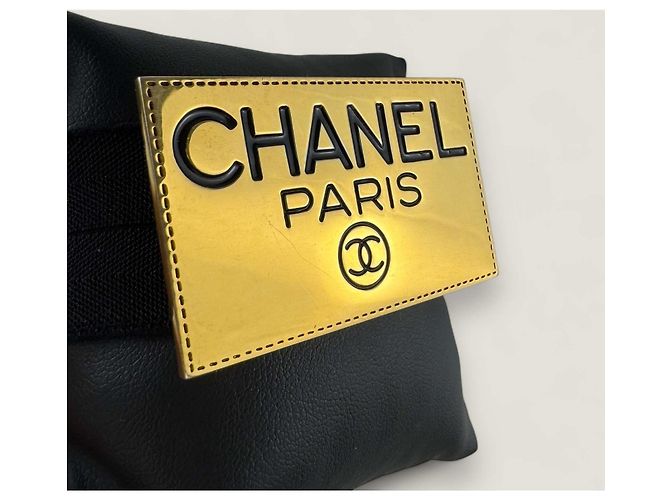 Spilla vintage con targhetta Chanel Gold hardware - vista 10
