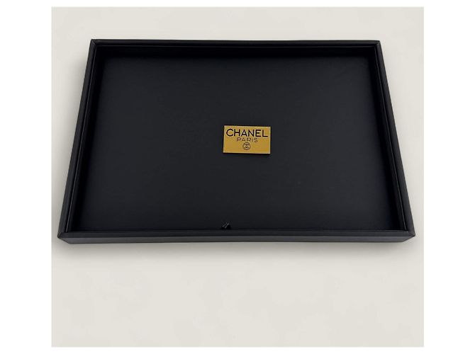 Spilla vintage con targhetta Chanel Gold hardware - vista 12