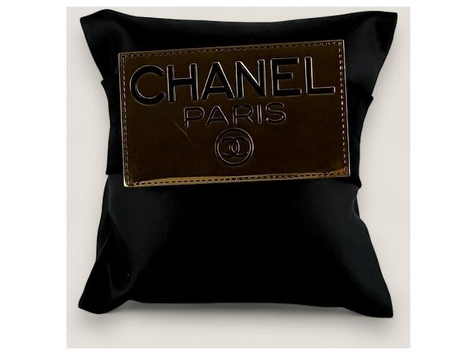 Spilla vintage con targhetta Chanel Gold hardware - vista 13