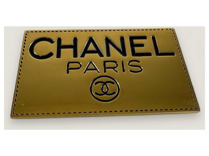 Spilla vintage con targhetta Chanel Gold hardware - vista 2